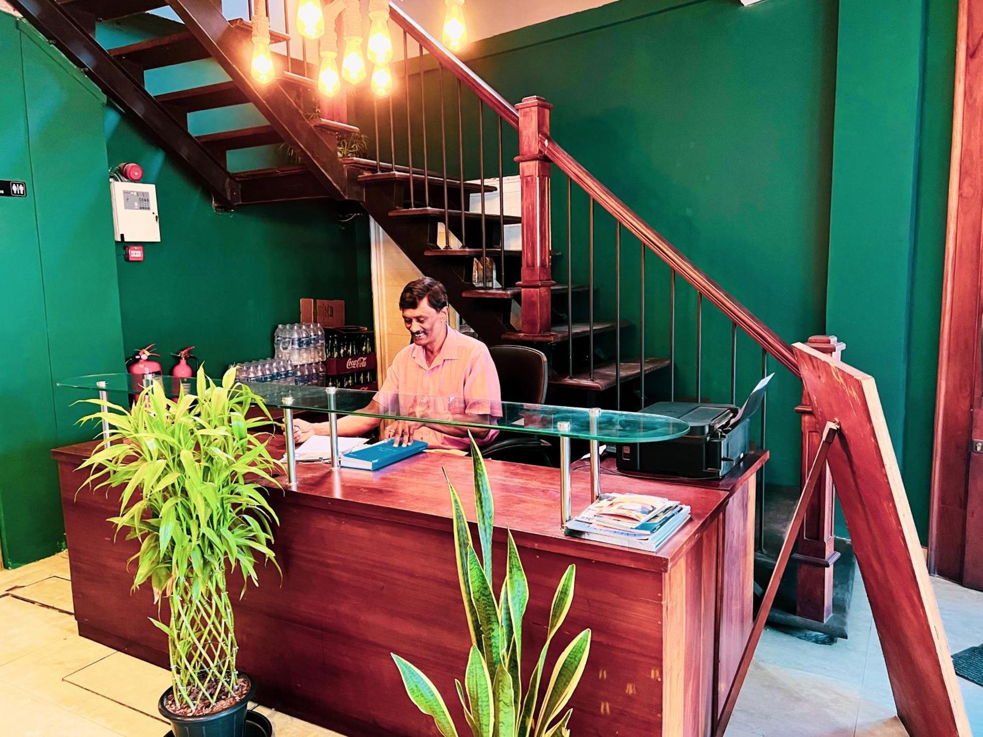 Bed Station 210 Hotel Kandy Ngoại thất bức ảnh