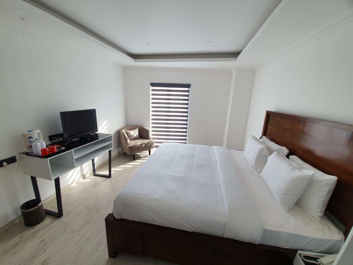 Bed Station 210 Hotel Kandy Ngoại thất bức ảnh