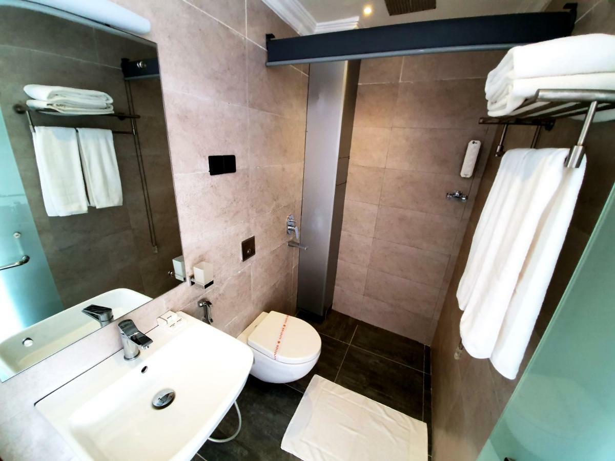 Bed Station 210 Hotel Kandy Ngoại thất bức ảnh