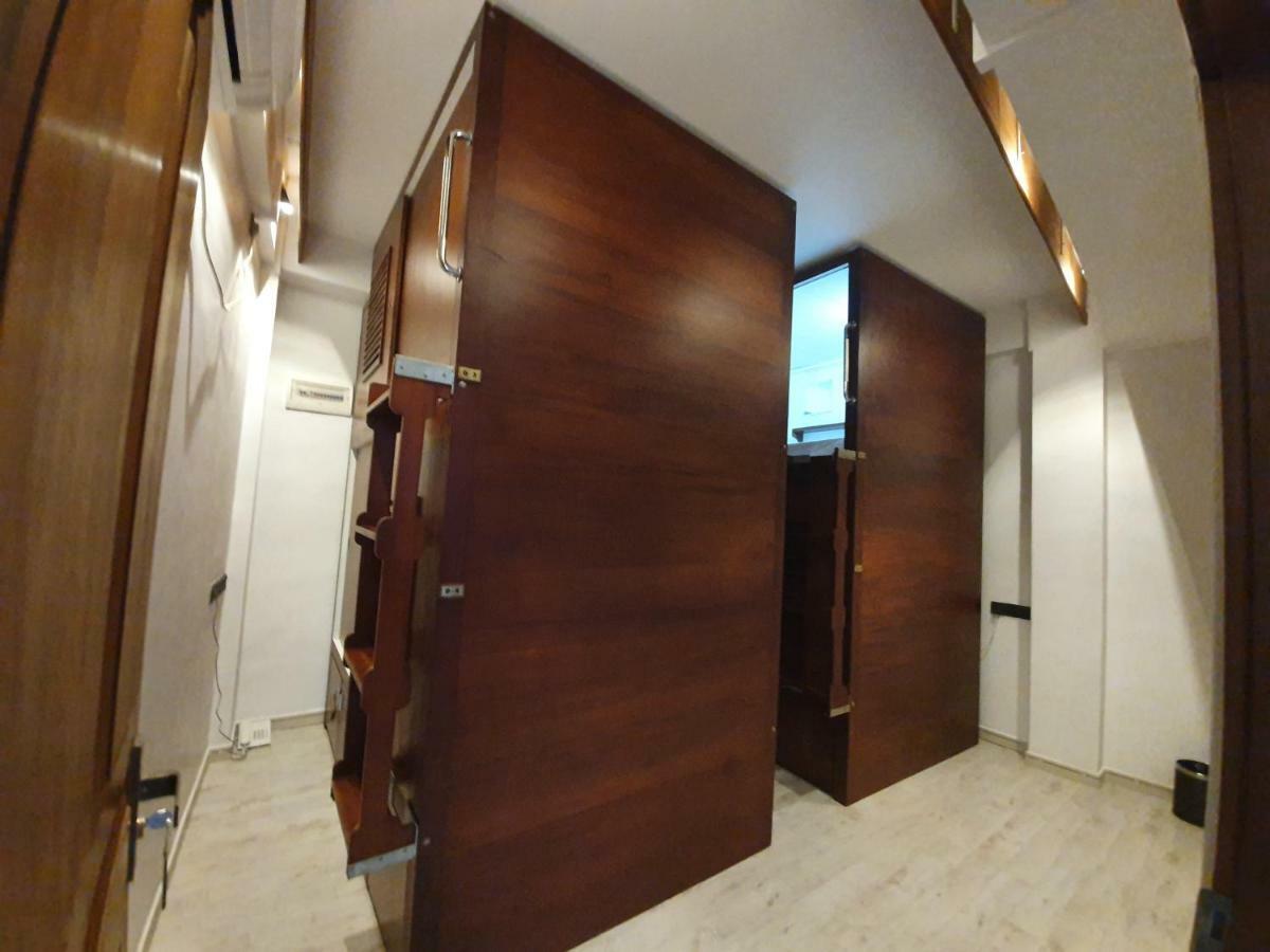 Bed Station 210 Hotel Kandy Ngoại thất bức ảnh